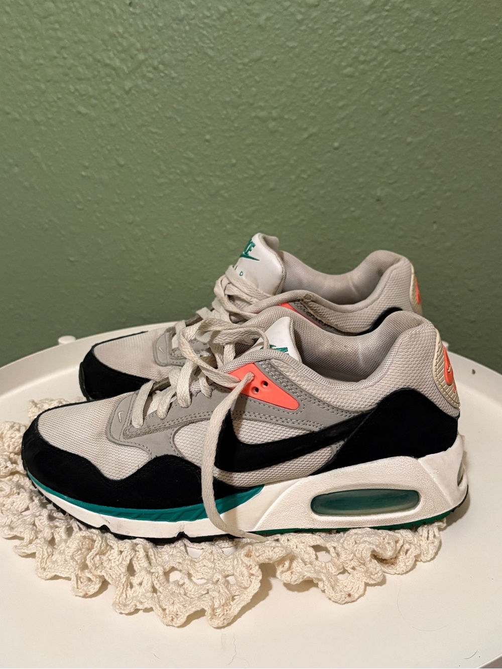 Nike Women's Air Max Low-Top Sneakers White Black Teal Coral
